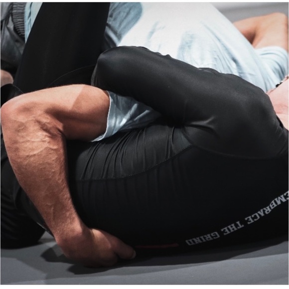 Rashguard Quality Premium Black with Red Accents Logo HW Long Sleeves - Picture 2 of 8